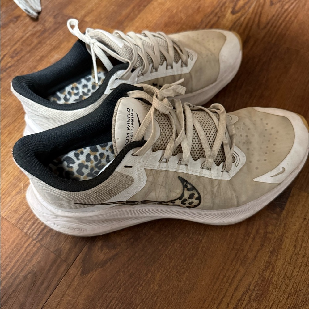 Nike Women's Beige and Black Sneakers
